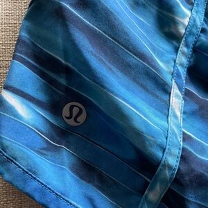Lululemon tracker short size 6. 4 inch